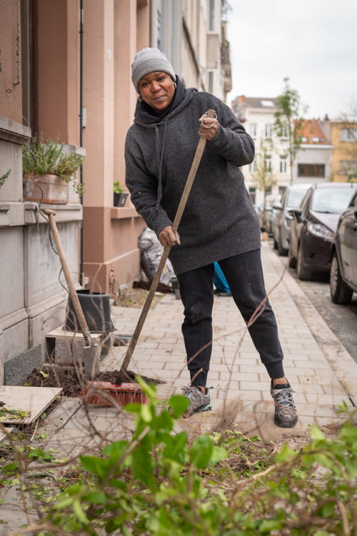 Bewoners uit de Bakkerstraat aan de slag op de Groeidag 