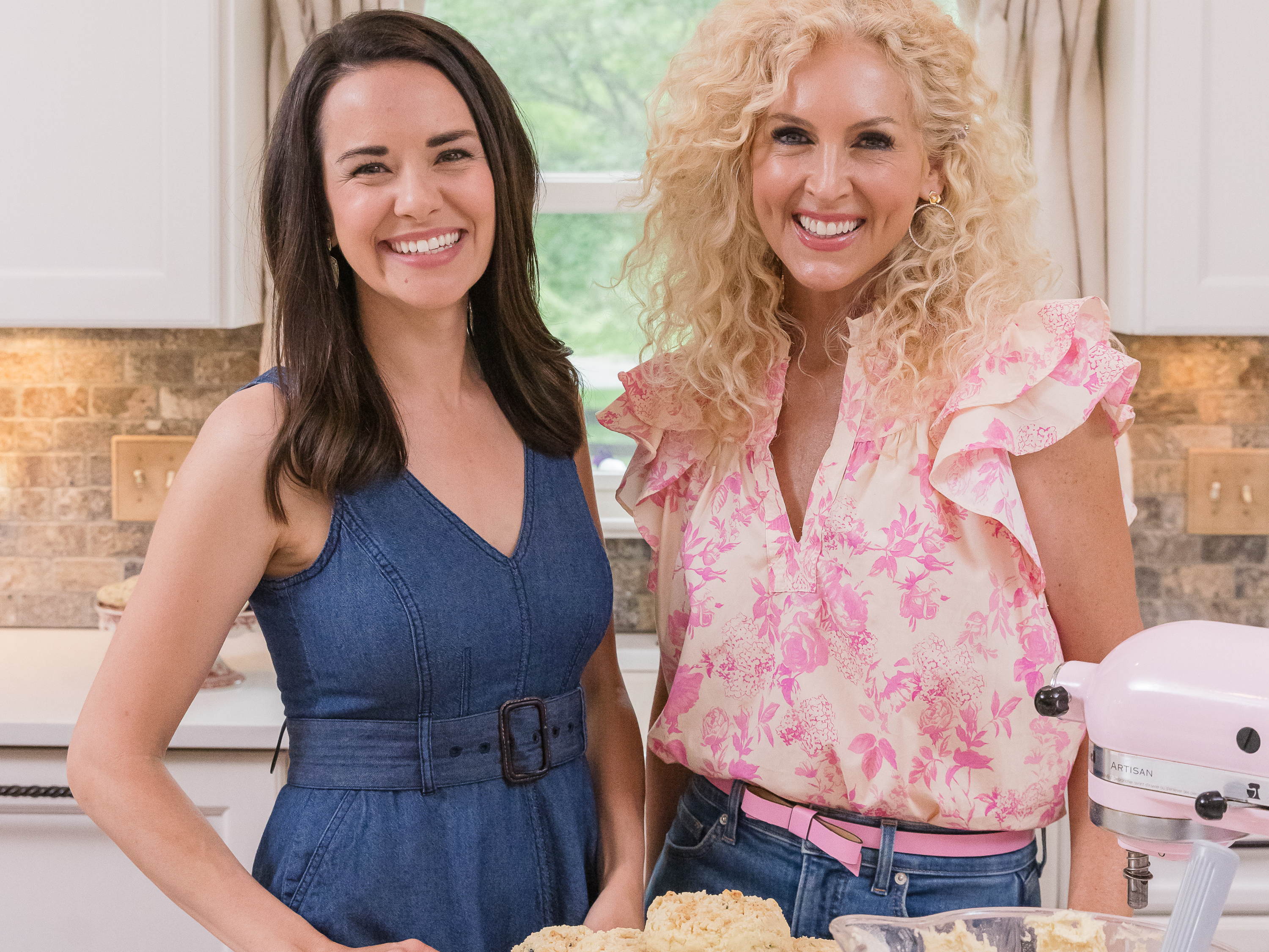 Whitney’s Cookies Brings Back Popular Cookie Collaboration with Little Big Town’s Kimberly Schlapman 