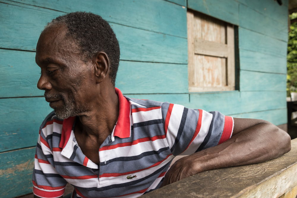 Some men, like Victoriano Córdoba (74-years-old), also keep alive the practices of healing through plants, massages and prayers; knowledge passed down from generation to generation. Chachajo, Alto Baudó, Chocó.