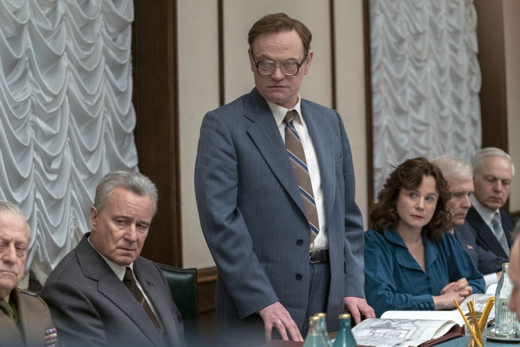 Stellan Skarsgård, Jared Harris en Emily Watson (c) HBO