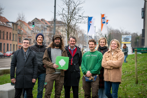 Preview: Volunteers plant 120 trees at VUB with the help of Bûûmplanters and Colruyt Group savings programme