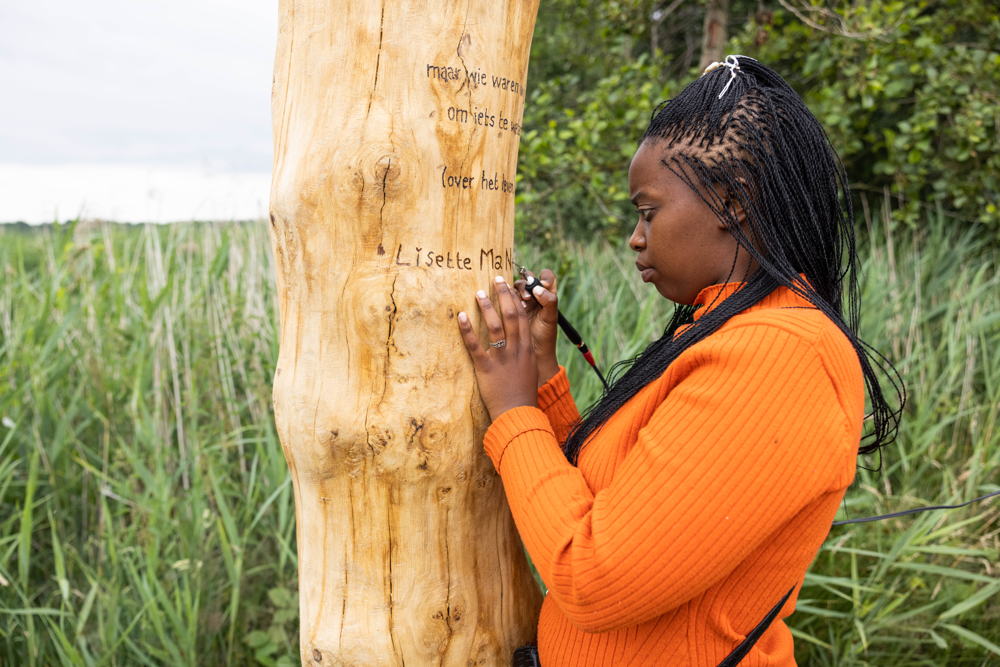 (c) Moonshot - Wandelpad het Vinne, met gedicht van Lisette Ma Neza