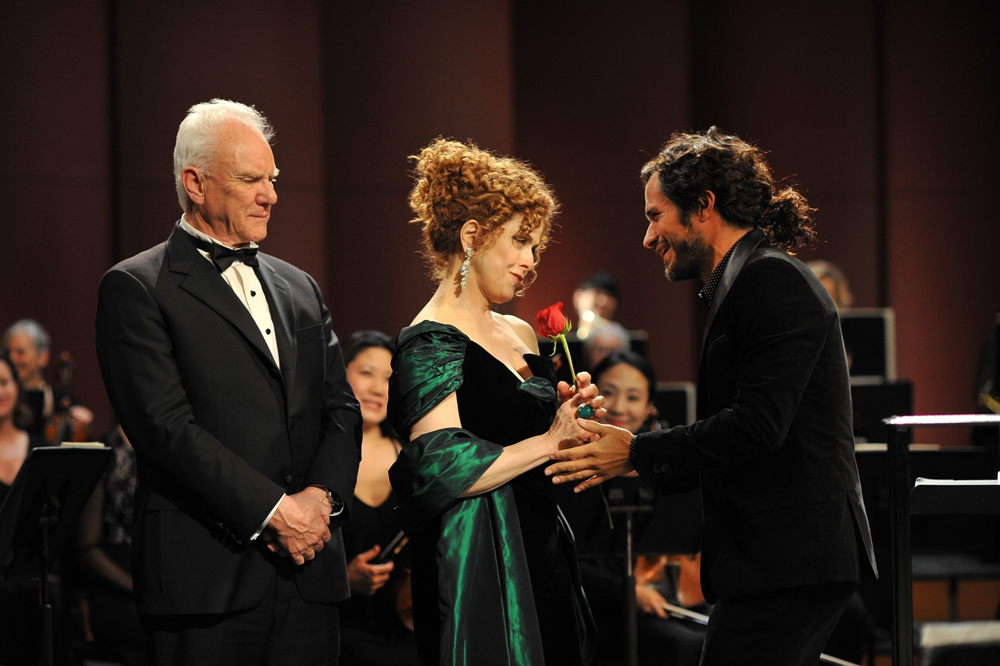 Mozart in the Jungle - Malcolm McDowell (Thomas Pembridge), Bernadette Peters (Gloria Windsor), Gael Garcia Bernal (Rodrigo de Souza) - (c) NICOLE RIVELLI