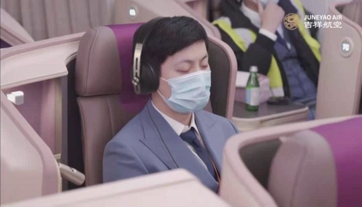 MOMENTUM Wireless offers outstanding sonic performance and ANC, allowing passengers to fully focus on Huang Weimin’s New Year’s concert in the air