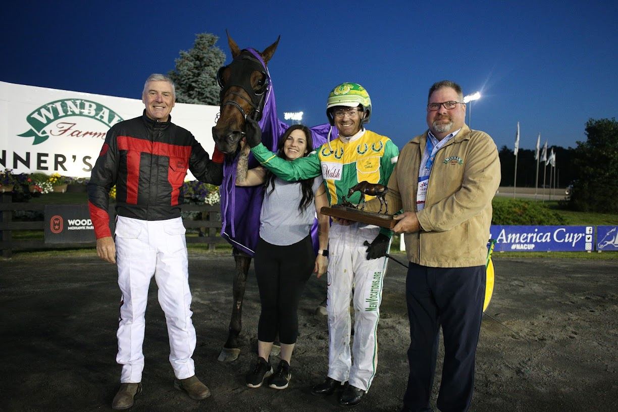TREACHEROUS DRAGON CONNECTIONS ACCEPTING THE WOODBINE MOHAWK PARK WINNER'S CIRCLE (New Image Media)