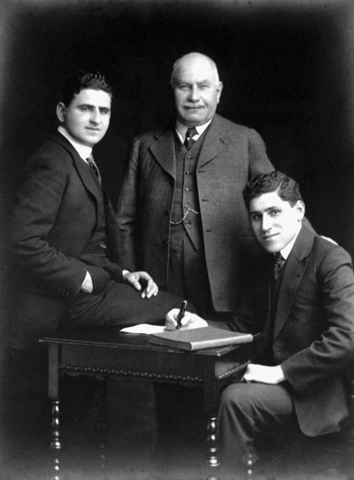 Sir Elly Kadoorie (Middle) with sons Lord
Lawrence Kadoorie (Left) and Sir Horace
Kadoorie (Right)