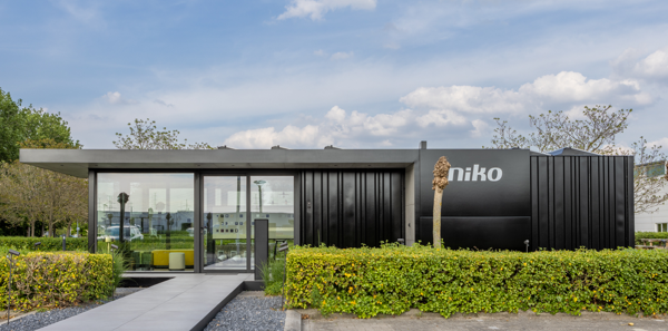 Niko célèbre 25 ans d'automatisation domestique en inaugurant un nouveau showroom dans sa ville natale de Sint-Niklaas