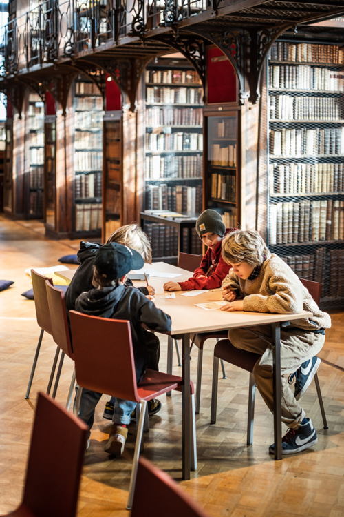 Workshop Cirkelheden in de Erfgoedbibliotheek Hendrik Conscience | foto: LUCID Workshop Cirkelheden in de Erfgoedbibliotheek Hendrik Conscience | foto: LUCID