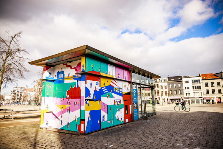 Bestickerd parkeergebouw ©Victoriano Moreno