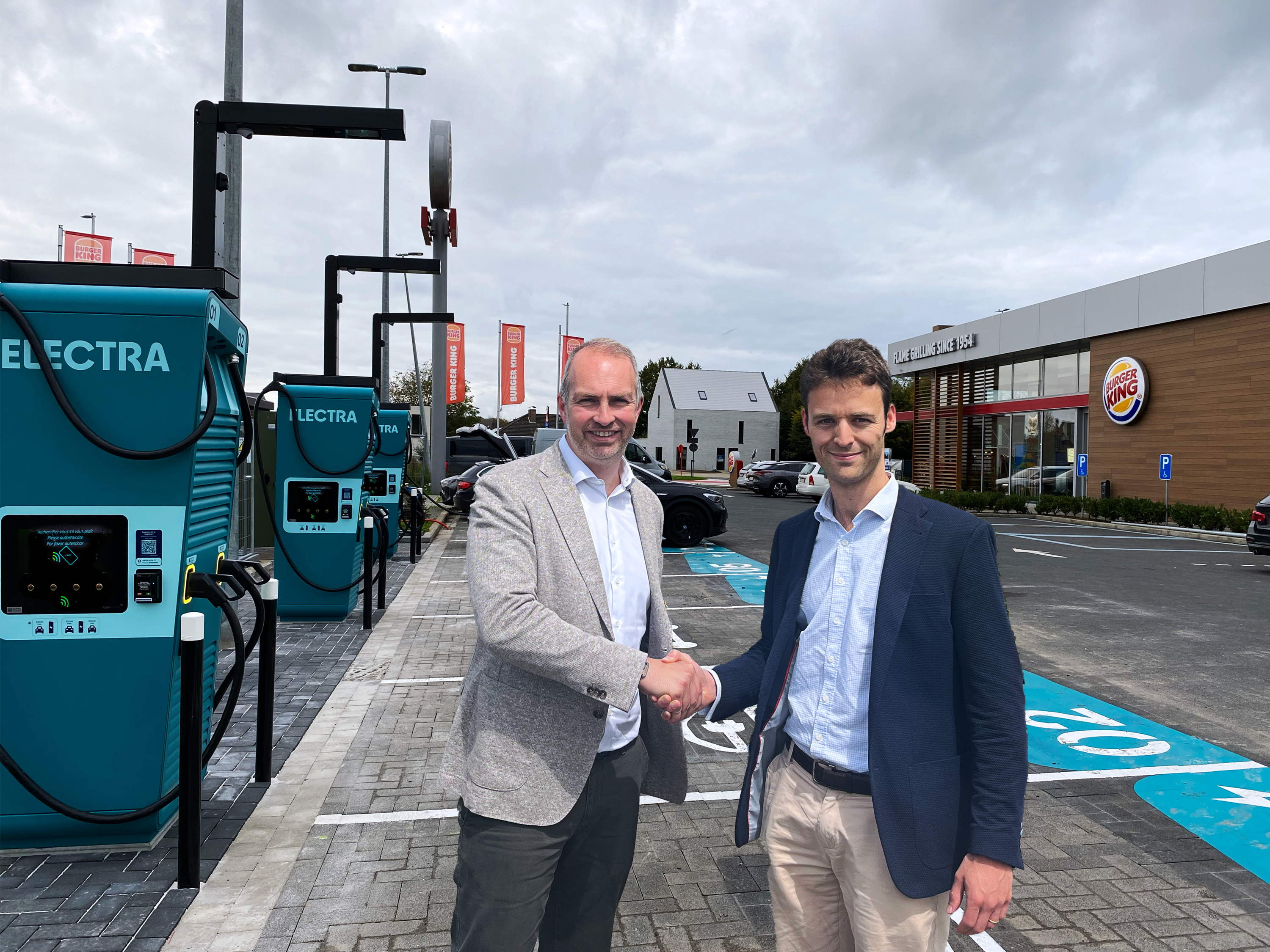 Electra ouvre des stations de recharge rapide chez Burger King : coup d’envoi de la collaboration à Zandhoven
