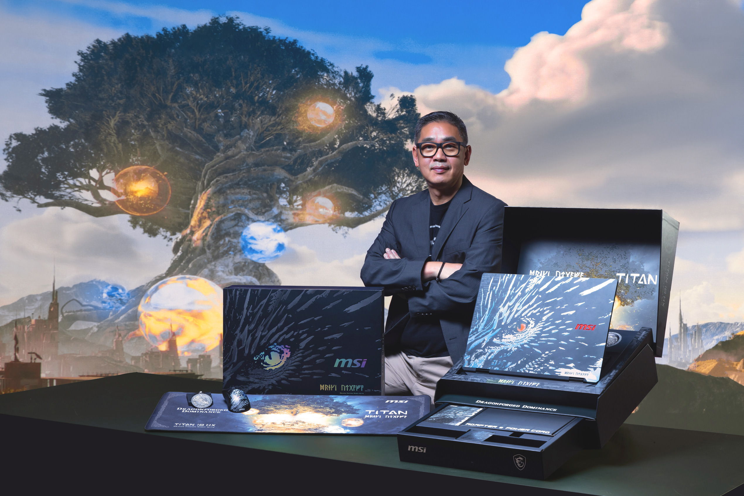 Akiang Chiu, General Manager MSI Deutschland stellt den neuen MSI Titan 18 HX Dragon Edition Norse Myth vor.