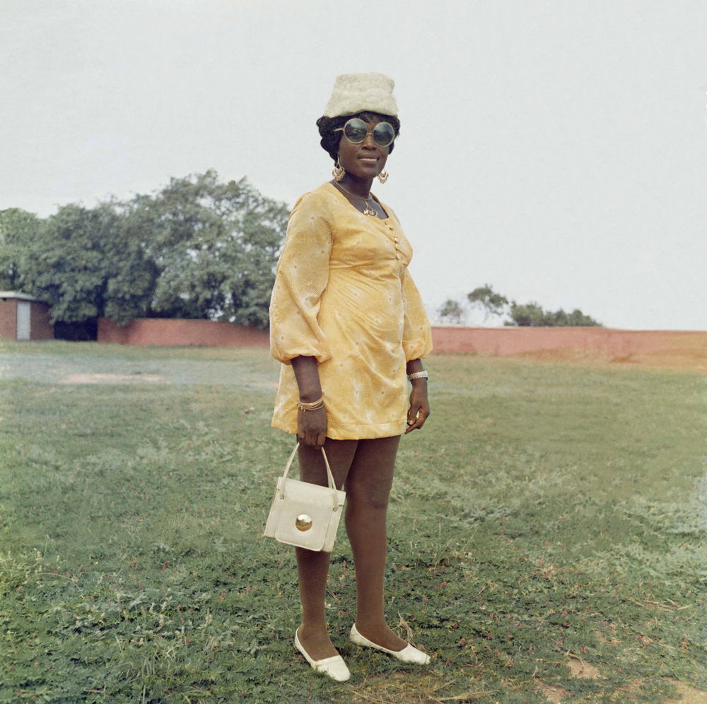 A wedding guest in the park behind the Holy Trinity Cathedral, Accra, c. 1971© James Barnor / Courtesy of Galerie Clémentine de la Féronnière
