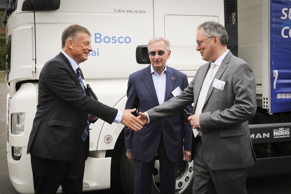 - Remise officielle du camion de formation offert par le FSTL à l’Institut Don Bosco  ©FSTL