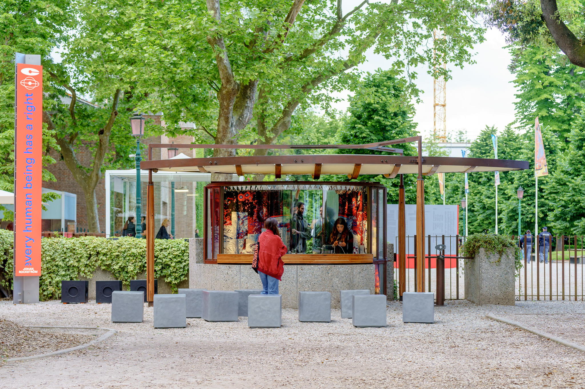 Carlo Scarpa's Ticket Hall restoration project by Giulia Foscari, UNA/UNLESS. Photography by Andrea Avezzù. Courtesy: La Biennale di Venezia Carlo Scarpa's Ticket Hall restoration project by Giulia Foscari, UNA/UNLESS. Photography by Andrea Avezzù. Courtesy: La Biennale di Venezia
