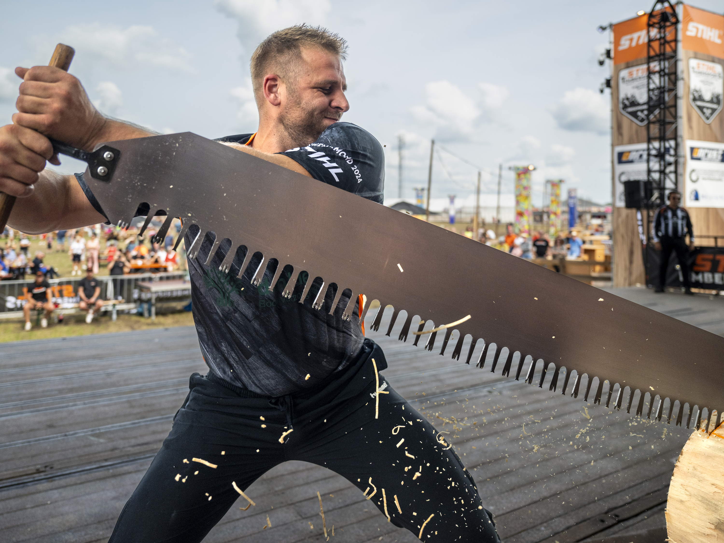 Redmer Knol remporte le championnat STIHL TIMBERSPORTS® Benelux à Drouwenermond après une compétition passionnante