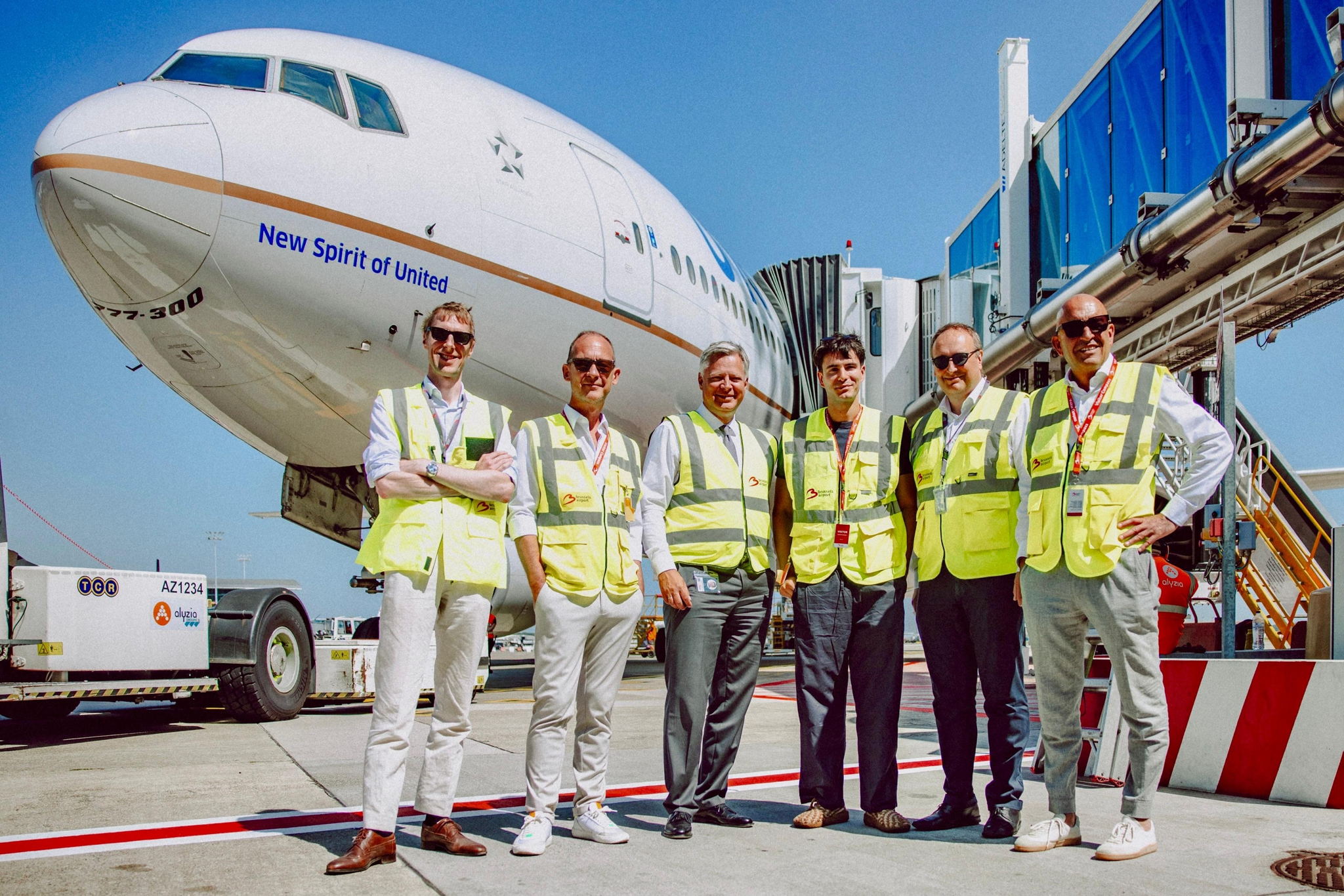 Thomas Vanwing (Public Affairs BAC), Yves Lambrix (directeur Belangenbehartiging Voka-KvK Vlaams-Brabant), Arnaud Feist (CEO van BAC), Conner Rousseau (voorzitter Vooruit), Carlos Van Nunen (hoofd Public Affairs BAC) en Kris Claes (gedelegeerd bestuurder Voka-KvK Vlaams-Brabant). Thomas Vanwing (Public Affairs BAC), Yves Lambrix (directeur Belangenbehartiging Voka-KvK Vlaams-Brabant), Arnaud Feist (CEO van BAC), Conner Rousseau (voorzitter Vooruit), Carlos Van Nunen (hoofd Public Affairs BAC) en Kris Claes (gedelegeerd bestuurder Voka-KvK Vlaams-Brabant).