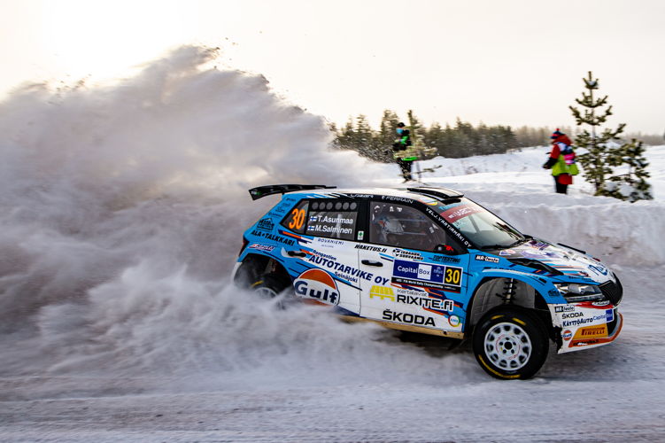 Finnish ŠKODA customer crew Teemu Asunmaa/Marko
Salminen (ŠKODA FABIA Rally2 evo) leads WRC3
category for pure privateers after the second leg
