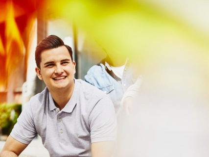 Léger redressement du travail étudiant en août