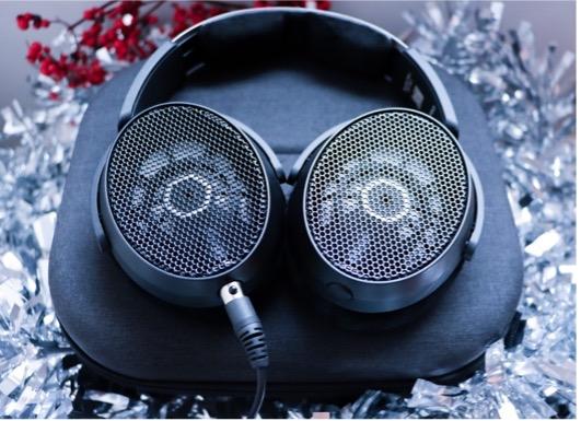 Un casque de studio de référence pour une immersion sonore totale : clarté, confort et précision réunis Un casque de studio de référence pour une immersion sonore totale : clarté, confort et précision réunis