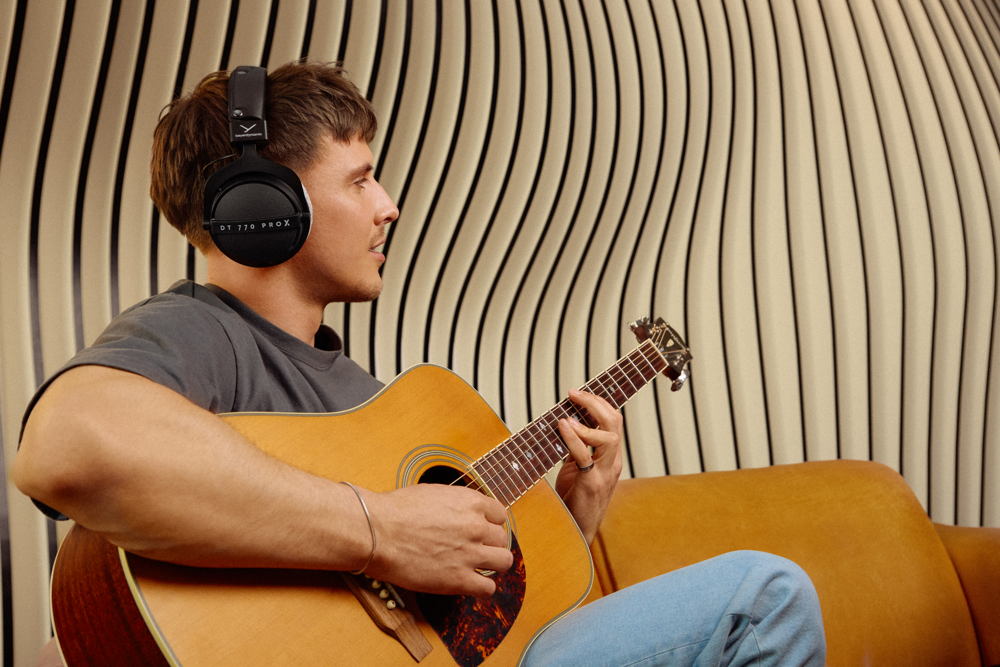 PIC DT770PROX 25 05 Recording Guitar V2