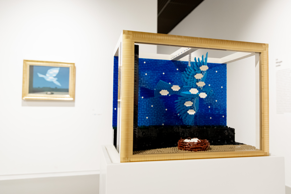Persbericht: LEGO® DREAMZzz™ tentoonstelling met Magritte kunstwerk in de Koninklijke Musea voor Schone Kunsten van België