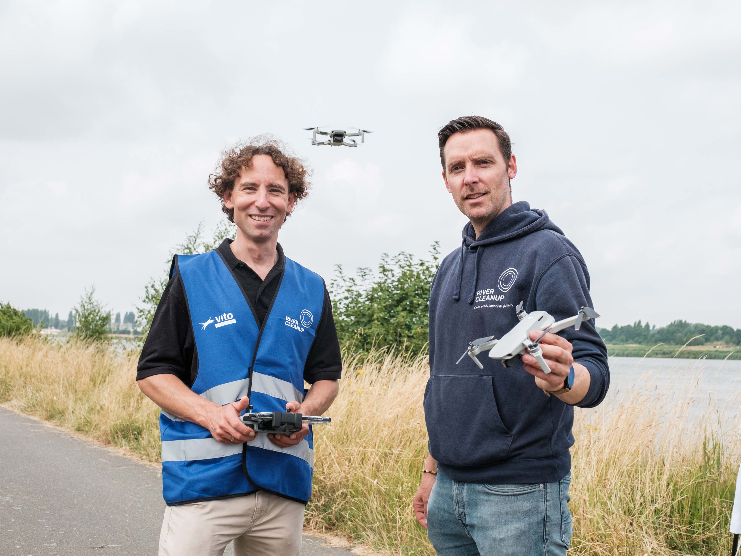 A world first for Belgium: citizens using drones to find waste on the banks of the river Scheldt