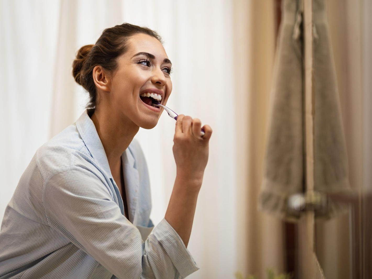 Tu rutina de belleza empieza en la boca: cómo una buena pasta dental potencia tu imagen