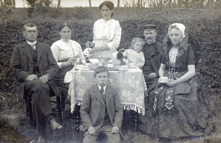 BRONVERMELDING - Familie Scheele, Zaamslag, ca. 1900