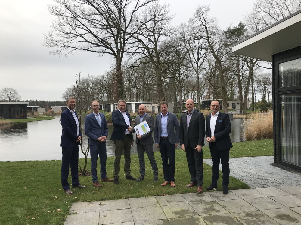 Ondertekening contract Landal de Vlinderhoeve