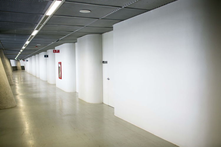 Altavoces Bose en acceso a suites estadio Rayados