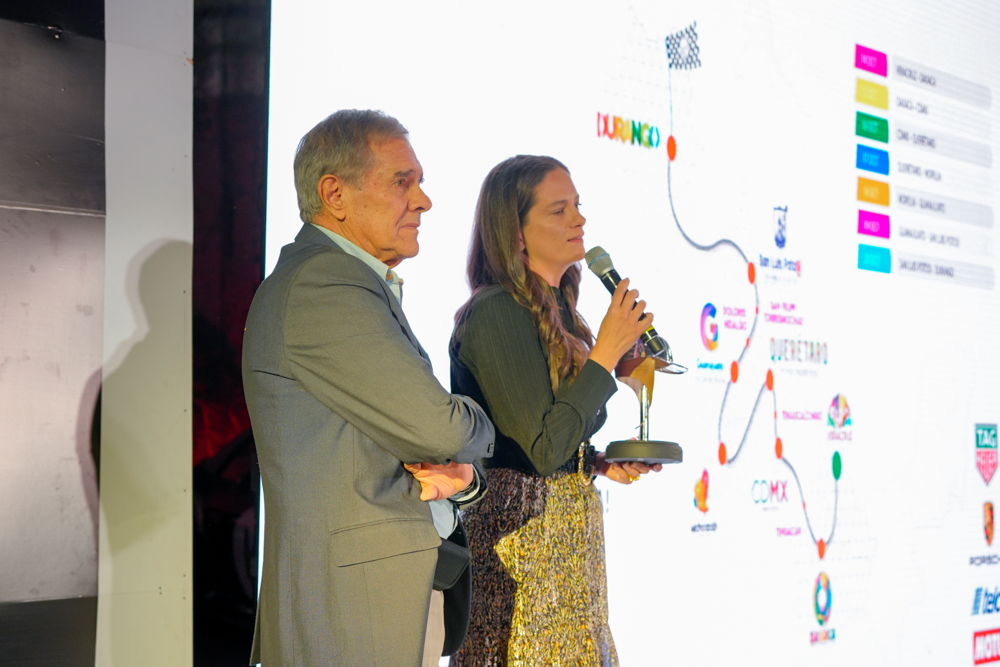 Eduardo León, presidente honorario de La Carrera Panamericana, y Karen León directora de La Carrera Panamericana 