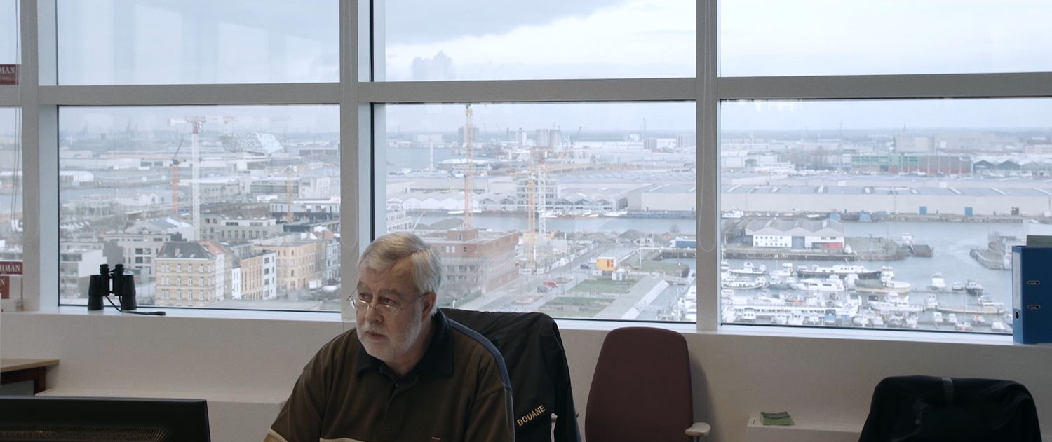 Dirk - cel sigarettensmokkel
De fiscus (c) VRT