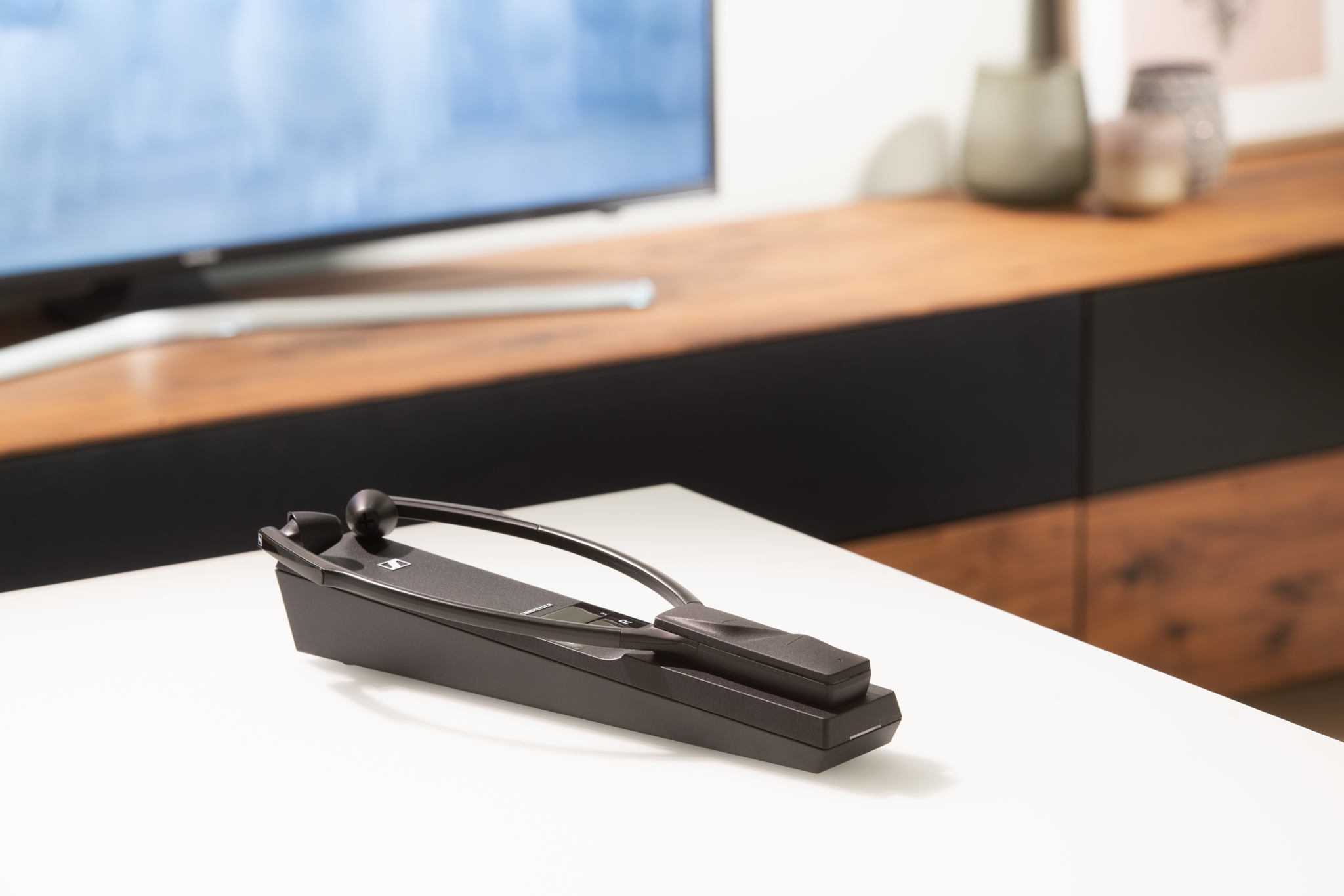 Designed for longer viewing sessions: Sennheiser’s new RS 5200 makes the TV listening experience even more enjoyable Designed for longer viewing sessions: Sennheiser’s new RS 5200 makes the TV listening experience even more enjoyable