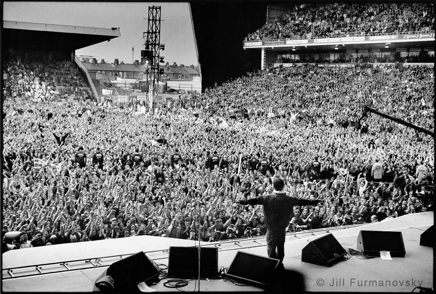 Oasis, Noel Gallagher, Maine Road, 1996 © Jill Furmanovsky