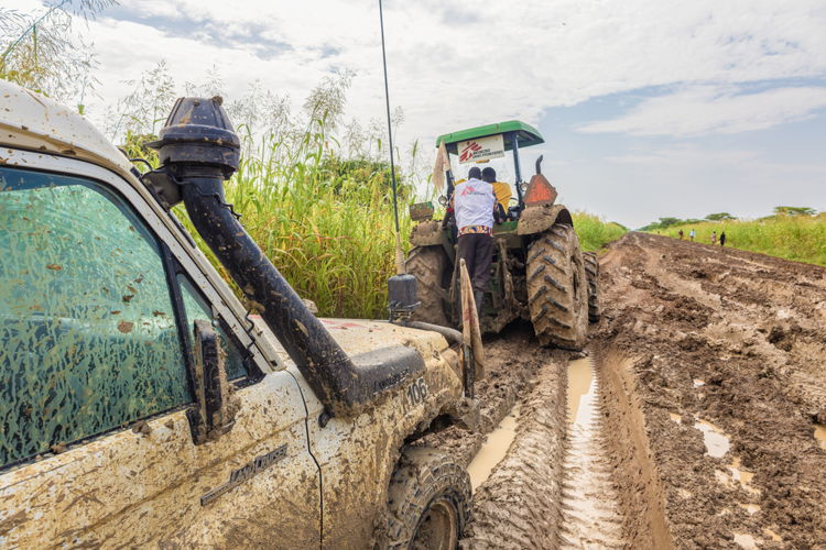 Road between Abyei Town and Agok, Abyei Special Administrative Area. The 38-kilometer trip from Agok to Abyei takes over 6 hours due to poor roads. MSF uses a tractor to navigate mud bogs. The road conditions prevent water and sanitation trucks from reaching Abyei | Date taken: 29/08/2024 | Photographer: Aurélie Lécrivain | Location: South Sudan