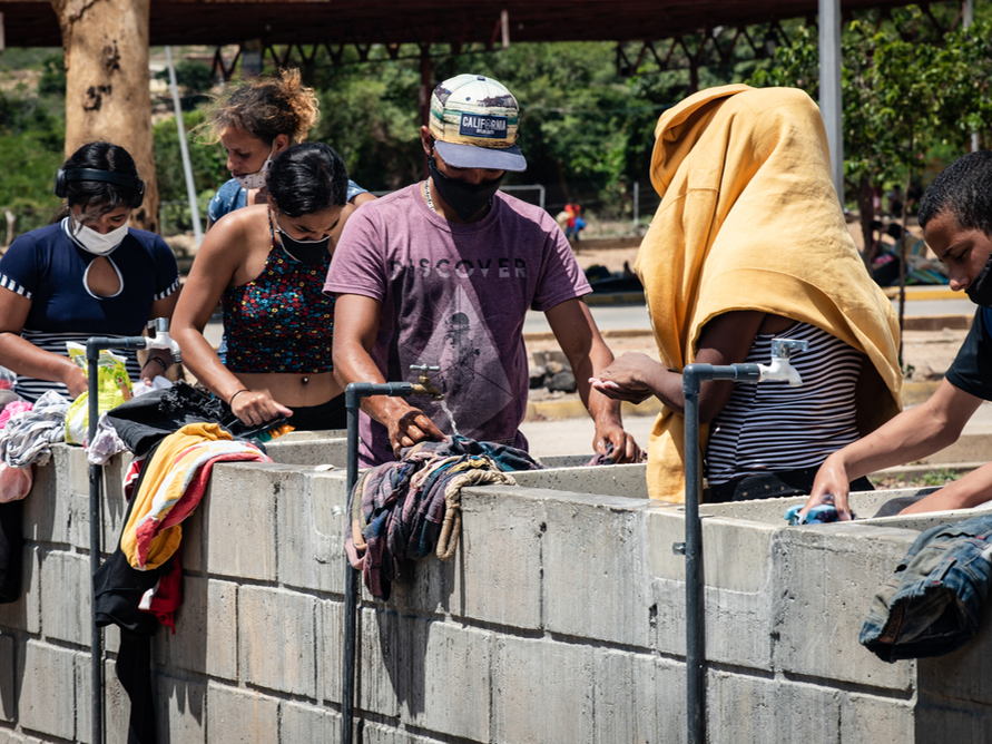 Miles de venezolanos retornan al país por la crisis económica en la región a causa de la COVID-19