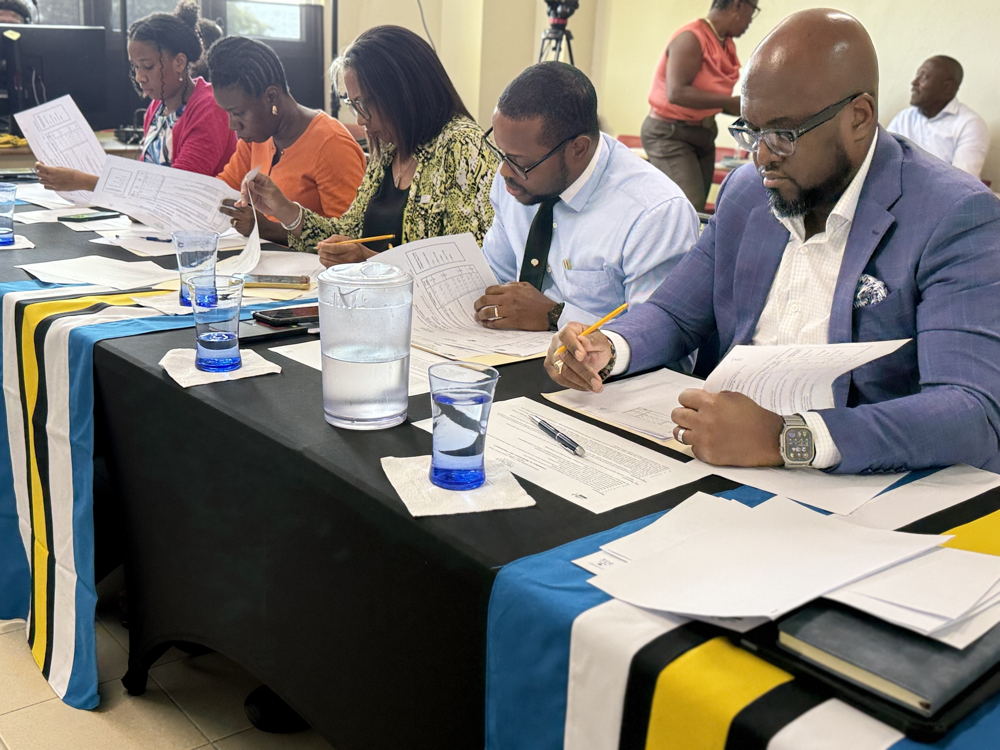 Juges de la finale du débat inter-collèges « Recycle OECS - Îles du Vent »