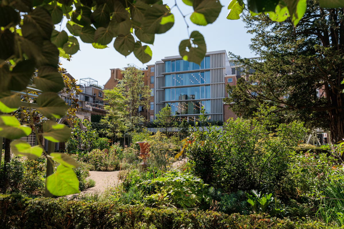 Le Rubenshuis, vue du jardin sur l'arrière du nouveau bâtiment (c) Jeroen Broeckx