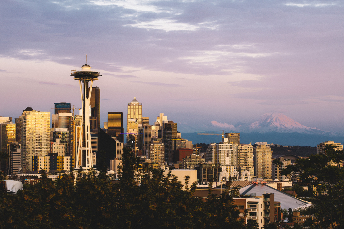 Cathay Pacific connects 
Hong Kong and Seattle with 
a five-times-weekly direct service 