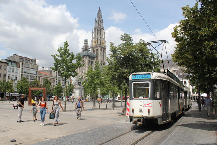 Tram 4 op de Groenplaats.