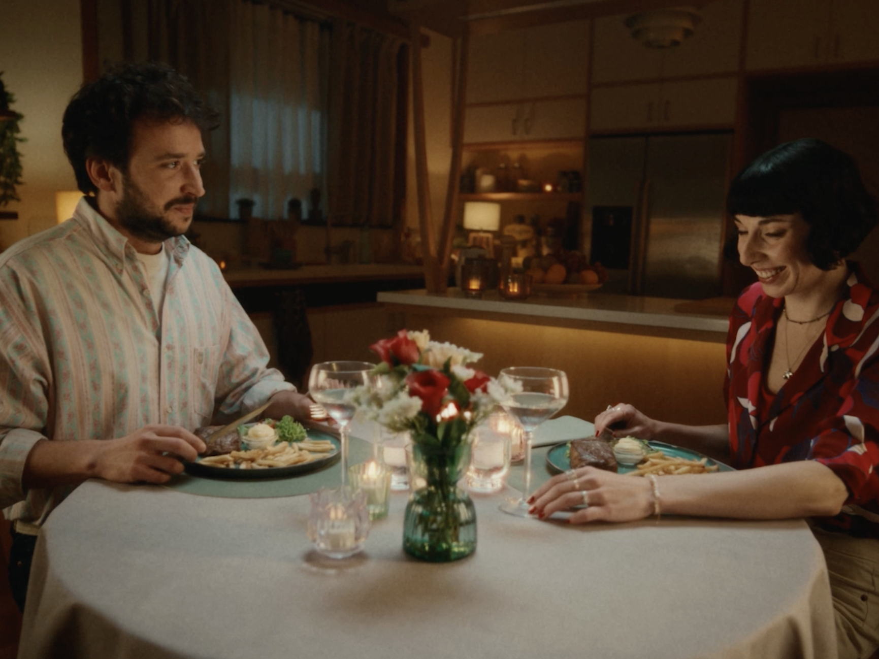 Pauwels Sauzen gaat ‘Gênant lekker’ en zet heel België aan tot schaamteloos genieten