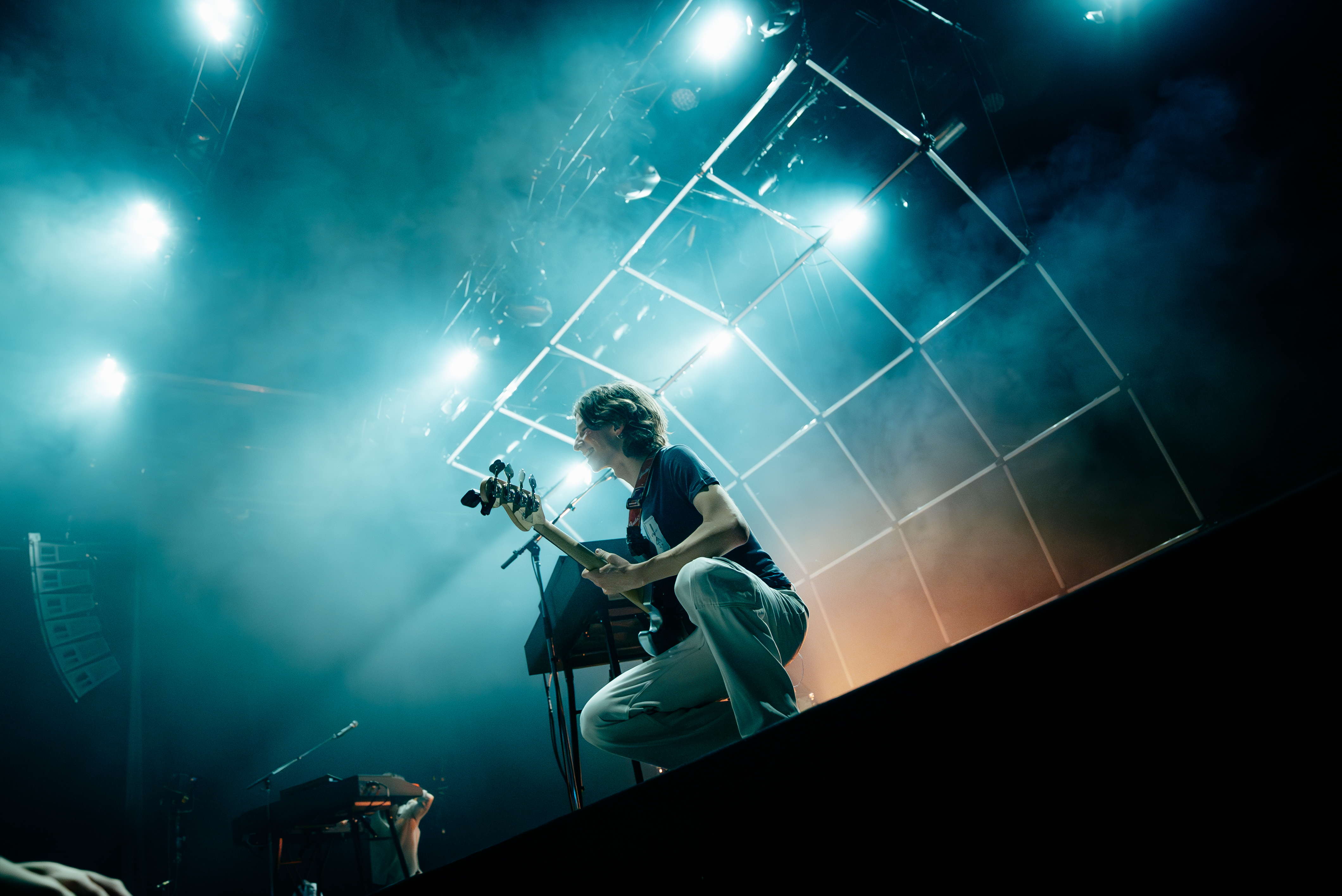 Finn Gronemeyer on tour with analogue in-ear and digital guitar channels Finn Gronemeyer on tour with analogue in-ear and digital guitar channels