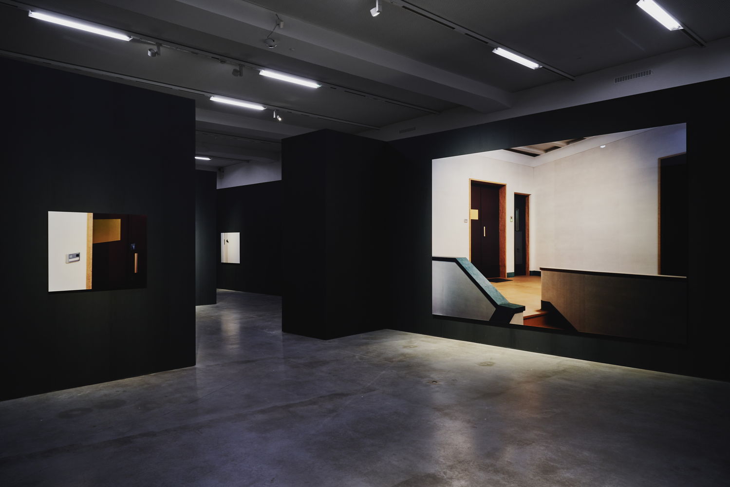 Installation view 'HOUSE OF CARD' at M © Dirk Pauwels