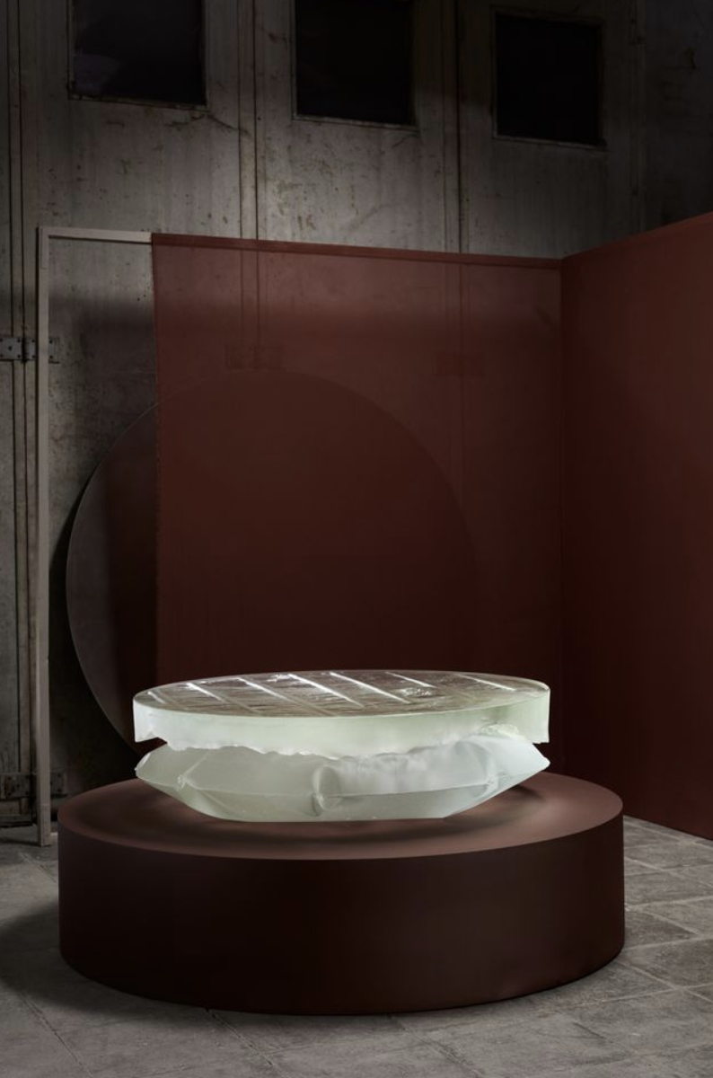 Ex Hale Cast Coffee Table, 2022 by Ben Storms from Objects with Narratives at Design Miami Basel (Image courtesy of Alexander Popelier)