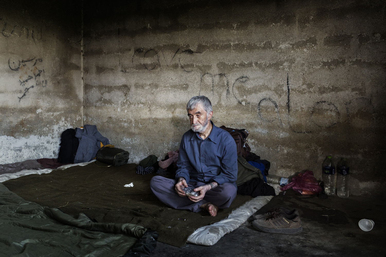Idomeni. Grèce. Mohamed, un Afghan de 65 ans dans une petite maison à la frontière entre la Grèce et la Macédoine où des migrants trouvent refuge.