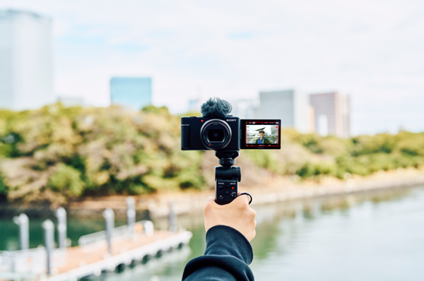 Sony présente le ZV-1 II, sa nouvelle caméra Vlog à zoom ultra-grand angle 