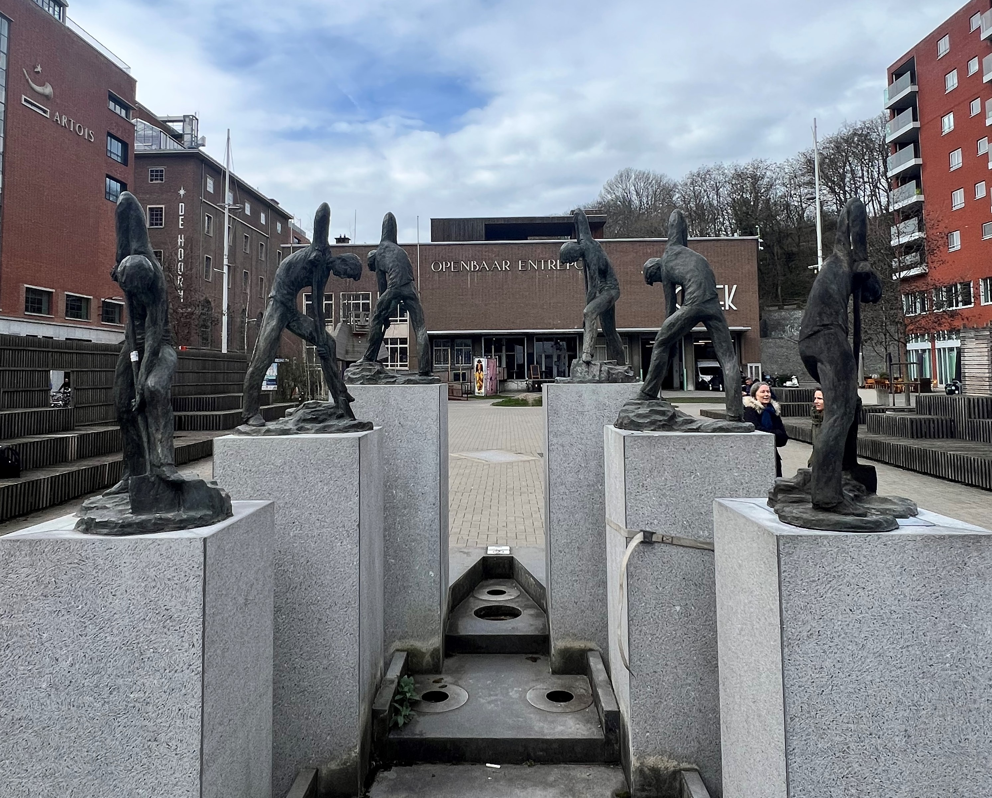 Nieuw bronzen beeldje maakt Leuvense Kanaalgravers opnieuw compleet
