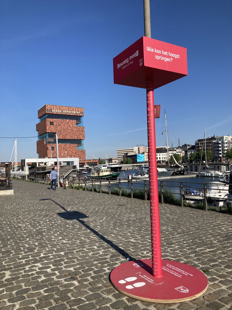 Beweeginstallatie op Godefriduskaai - staand beeld