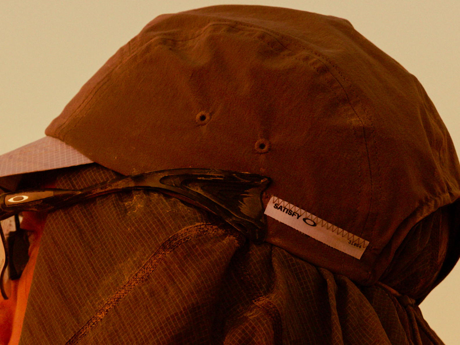 SATISFY® OAKLEY® CAPÍTULO VI: EQUIPAMIENTO PARA NUESTRO MUNDO