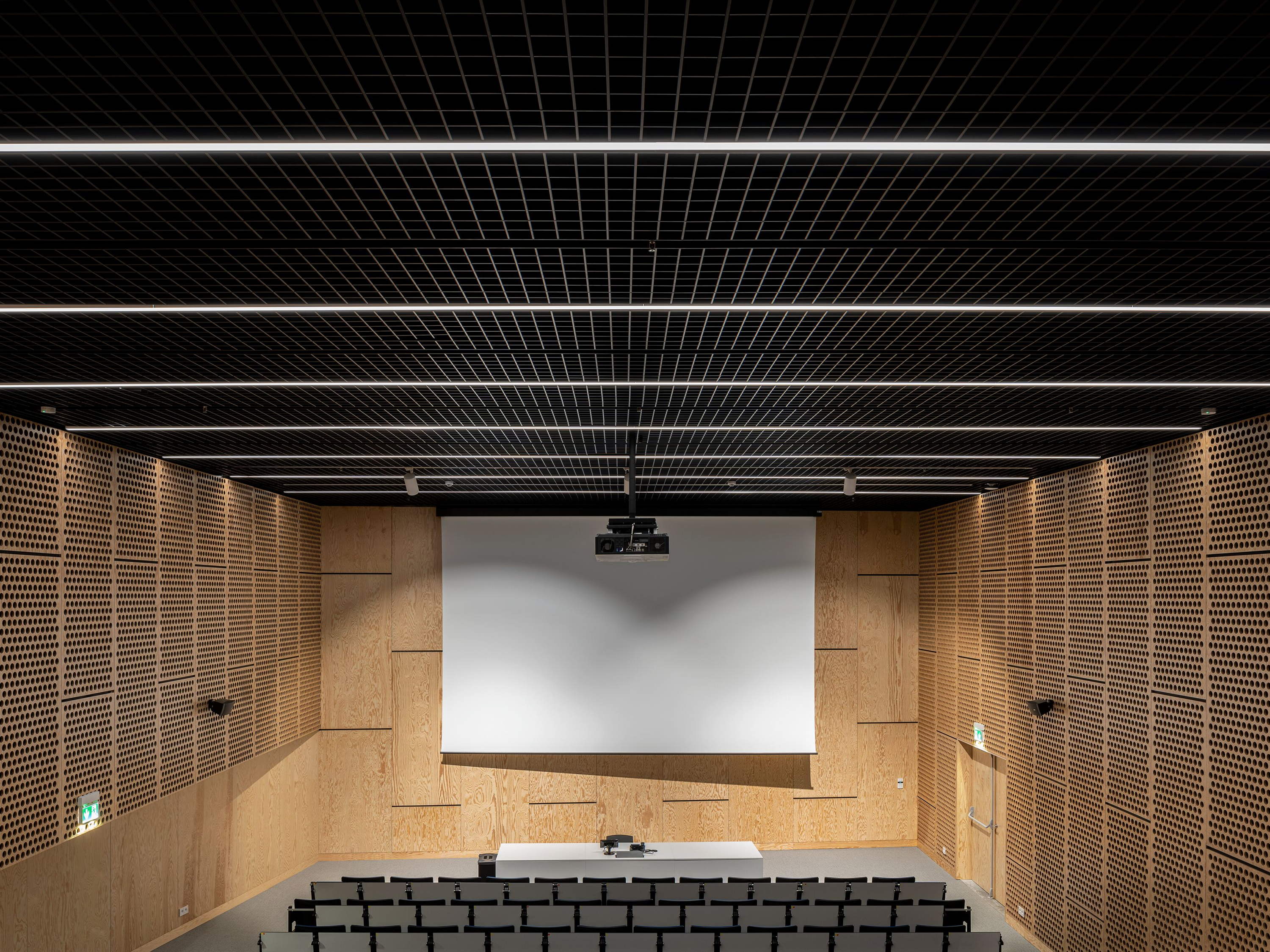 Roosterplafonds van Hunter Douglas Architectural dragen esthetisch en akoestisch bij aan auditoria en lokalen Erasmushogeschool Brussel